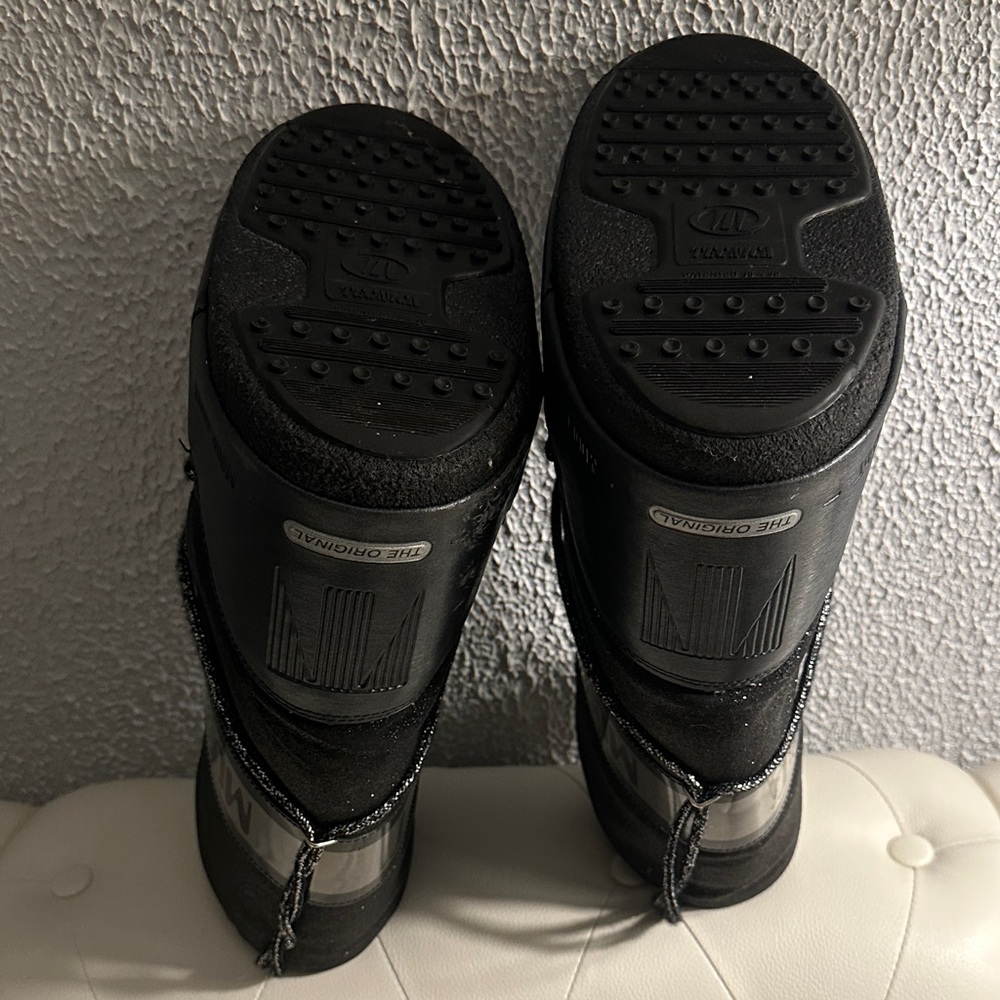 Moon Boot Black Glitter Platform Snow Boots - Picture 5 of 6